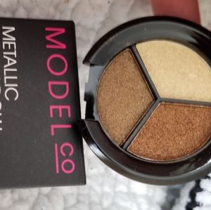 Model co metallic trio